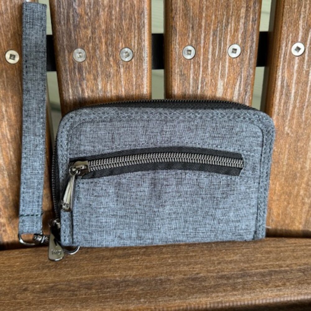 Lug Wallet with RFID - Rodeo Heather Gray NWOT - Picture 4 of 12